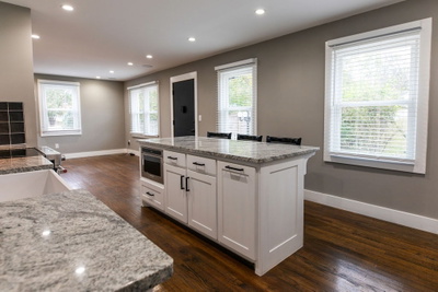30 E Thompson Ln