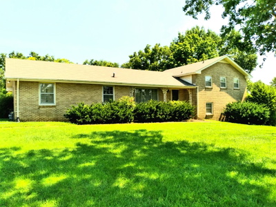 Exterior view of 304 Loretta Dr in Goodlettsville, TN