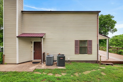 921 Kingsbury Dr