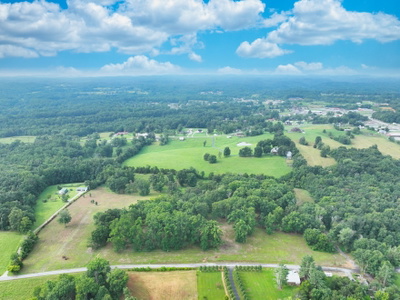 Exterior view of 258 Lake Westmoreland Rd in Westmoreland, TN