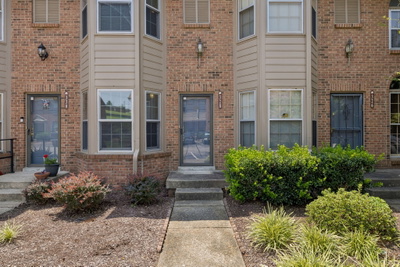 328 Hickory Pl