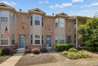 328 Hickory Pl
