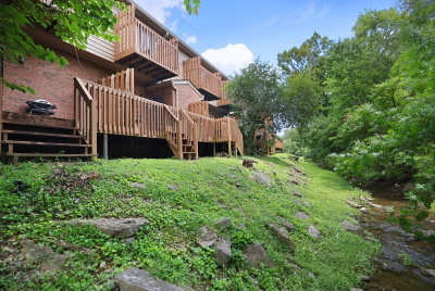 306 Hickory Pl