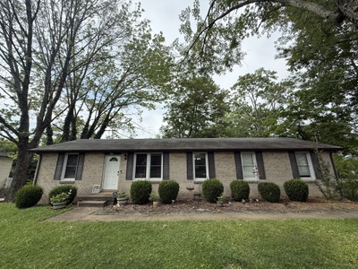 Exterior view of 112 Highland Dr in White House, TN