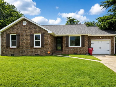 2002 Windroe Dr