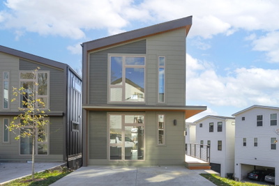 3079 Edwin Cir
