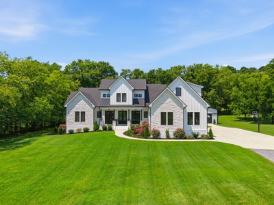 Exterior view of 1239 Madison Creek Rd in Goodlettsville, TN