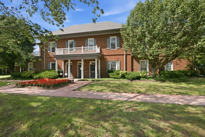 5046 Thoroughbred Ln