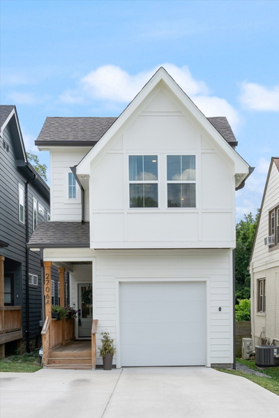 2706A Bronte Ave