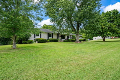 Exterior view of 302 Utley Dr in Goodlettsville, TN