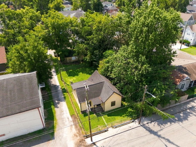 1307 Clay St