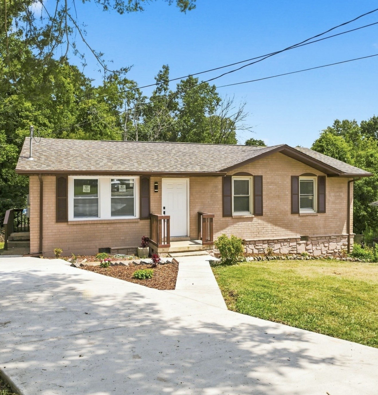 613 Maclaurin Ct