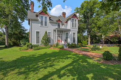 2500 Woodlawn Dr