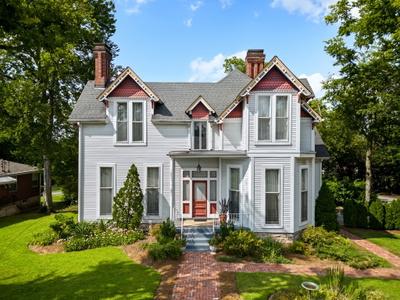 2500 Woodlawn Dr