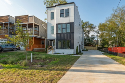 322A Queen Ave
