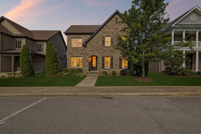 1082 N McMahan Dr