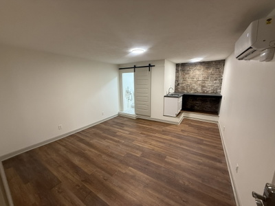 216 Main St, W