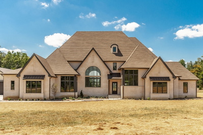 Exterior view of 220 Shun Pike in Cottontown, TN
