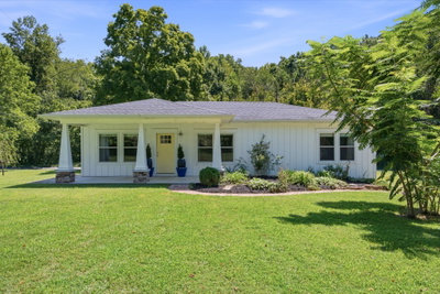 1389 Louisville Hwy