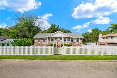 557 Castlegate Dr
