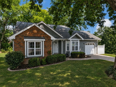 121 Agee Cir, E