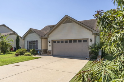 1121 Halverson Dr