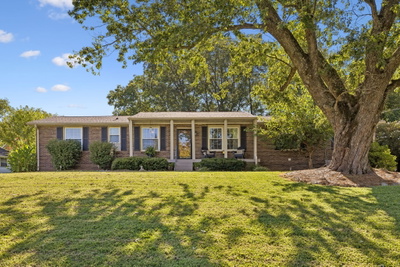 211 Edgewater Dr