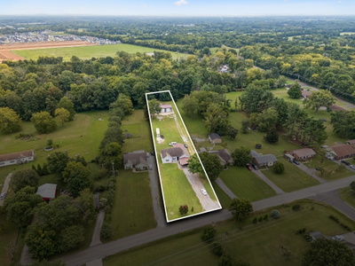 8676 Burleson Ln