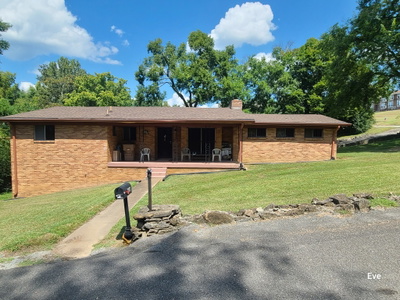 606 Chris St
