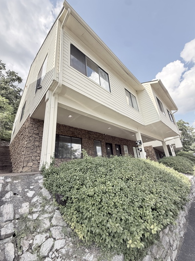 179 Belle Forest Cir