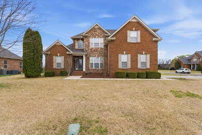 2733 Presley Dr