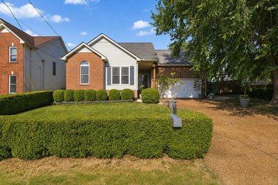 1304 Crestfield Dr