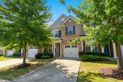 Exterior view of 805 Kennear Ln in Mount Juliet, TN