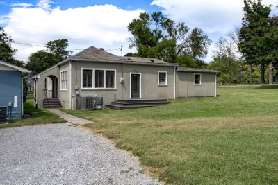 1301B Riverside Dr