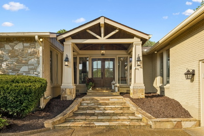 8112 Vaden Dr