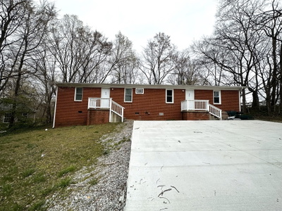 896 Locust Dr