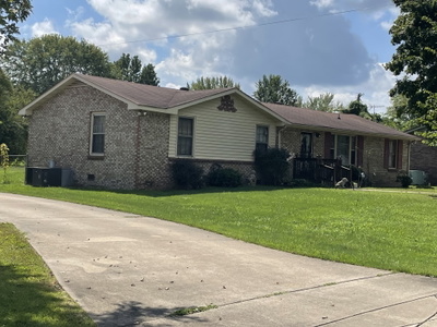 2245 Robin Dr