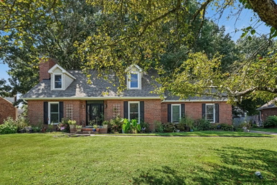 225 Longwood Ln