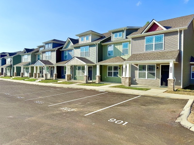 913 Peaceful Pl