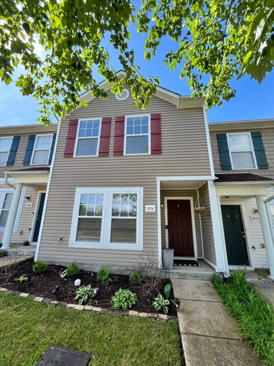 Exterior view of 5976 Monroe Xing in Antioch, TN