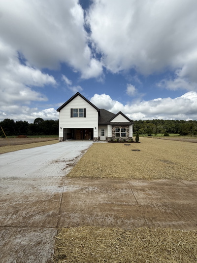734 Creekbend Ln