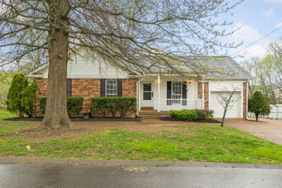 5800 Labrador Ln