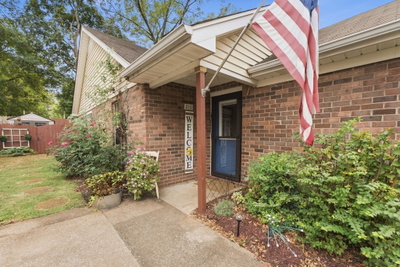 216 Hillside Ct
