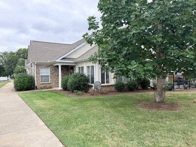 825 Browns Ln
