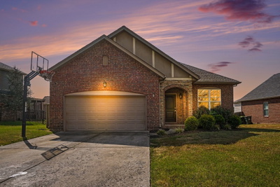 1061 Oakhall Dr