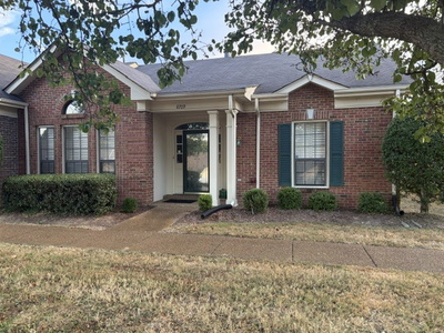 Exterior view of 8709 Sawyer Brown Rd in Nashville, TN