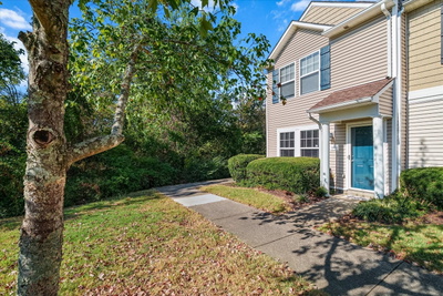 1011 Halifax Ln