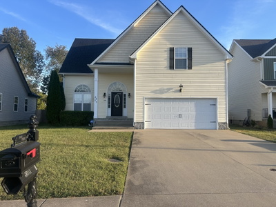 3611 Fox Tail Dr