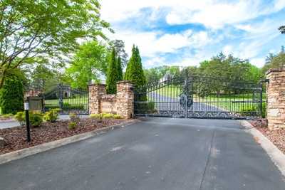 110 Balleroy Dr
