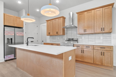 196B Queen Ave